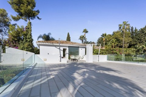 5 bedrooms Villa in Nueva Andalucia, Spain No. 27574 8