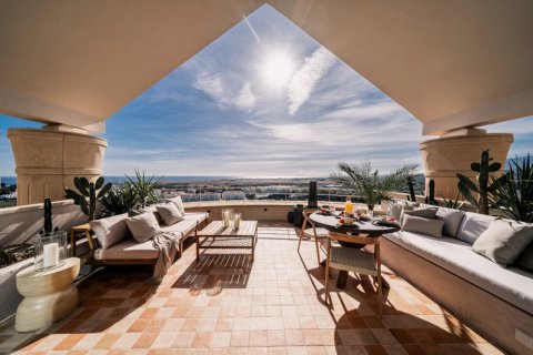 3 bedrooms Penthouse in Nueva Andalucia, Spain No. 27575 22