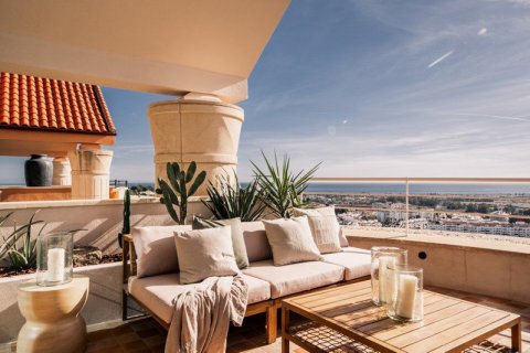 3 bedrooms Penthouse in Nueva Andalucia, Spain No. 27575 10