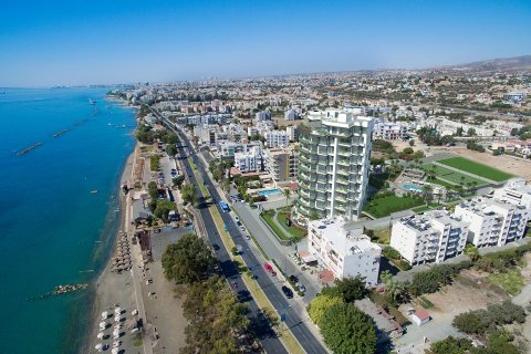 3 bedrooms Apartment in Limassol, Cyprus No. 37615 1