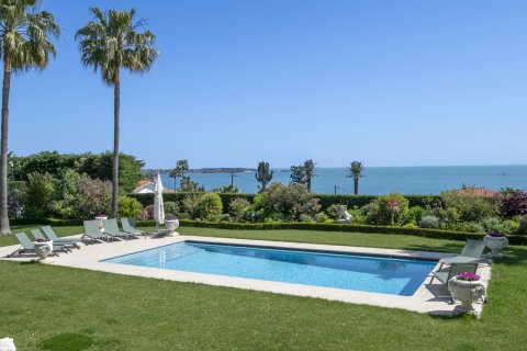 8 bedrooms Villa in Cannes, France No. 69174 4