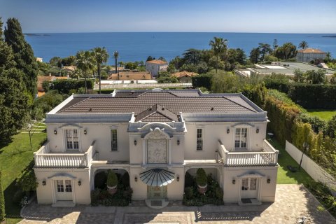 8 bedrooms Villa in Cannes, France No. 69174 2