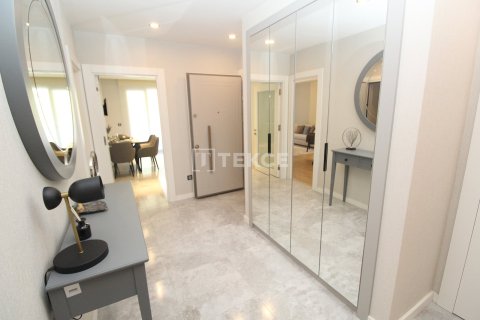 3+1 Apartment in Bueyuekcekmece, Turkey No. 76390 8