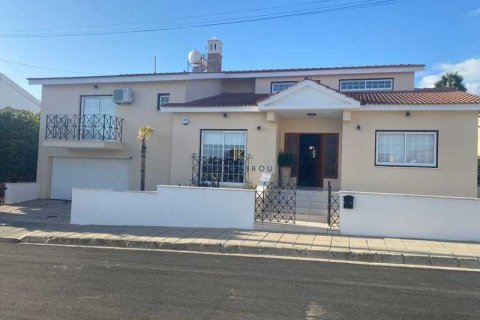 4 bedrooms House in Aradippou, Cyprus No. 39550 1