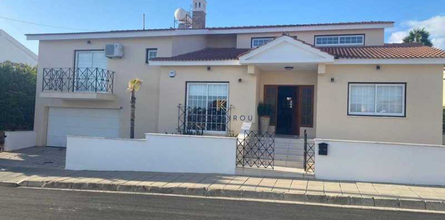 4 bedrooms House in Aradippou, Cyprus No. 39550