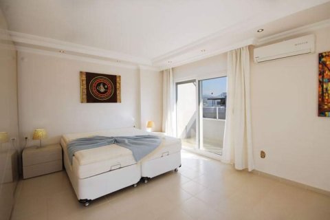 3+1 Apartment in Mahmutlar, Turkey No. 13114 10