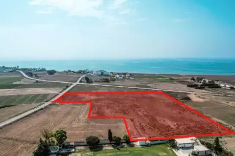 22790m² Land à Pervolia, Cyprus No. 41679 1