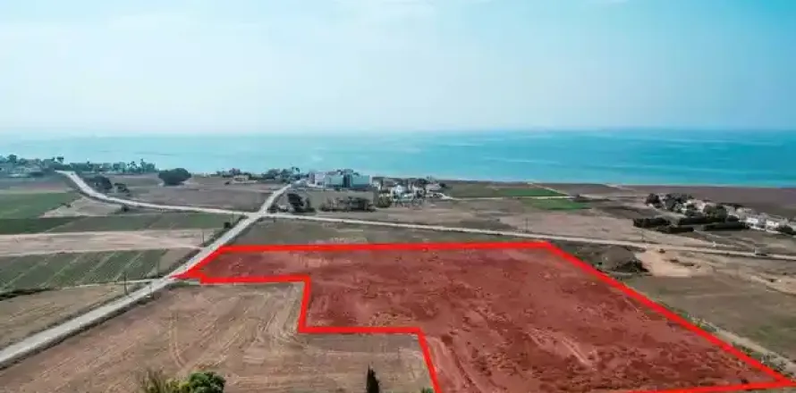 22790m² Land in Pervolia, Cyprus No. 41679