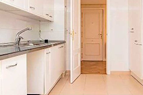 2 dormitorios Apartment en Madrid, Spain No. 26678 2