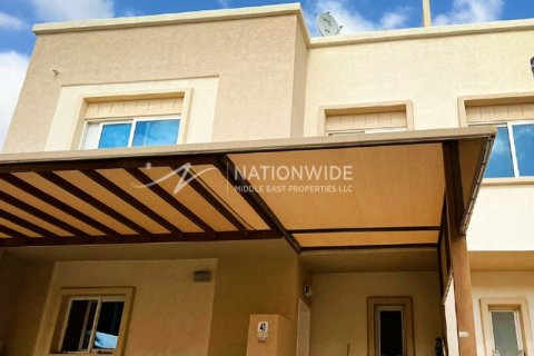 5 bedrooms Villa in Abu Dhabi, UAE No. 3648 1