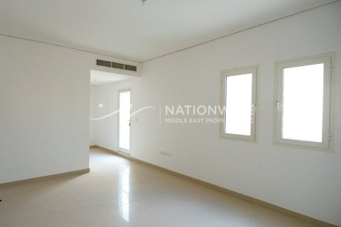 5 bedrooms Villa in Abu Dhabi, UAE No. 3648 8