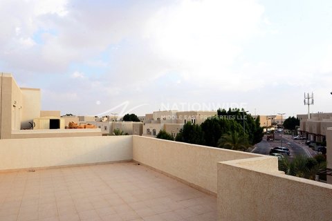 5 bedrooms Villa in Abu Dhabi, UAE No. 3648 4