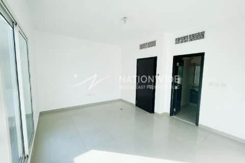 2 bedrooms Villa in Abu Dhabi, UAE No. 3586 11