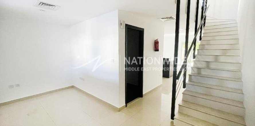 2 bedrooms Villa in Abu Dhabi, UAE No. 3586