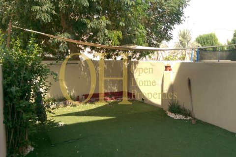 3 bedrooms Townhouse in Al Reef, UAE No. 8824 1