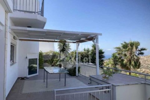 4 bedrooms Villa in Agios Tychonas, Cyprus No. 76270 6