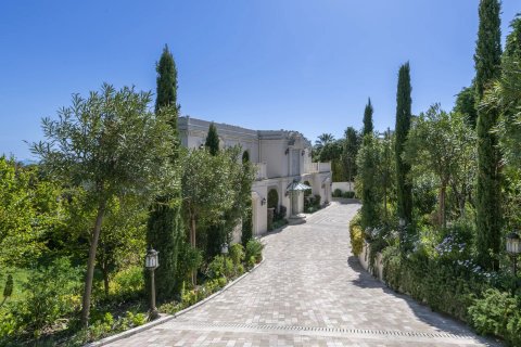 8 bedrooms Villa in Cannes, France No. 67337 10