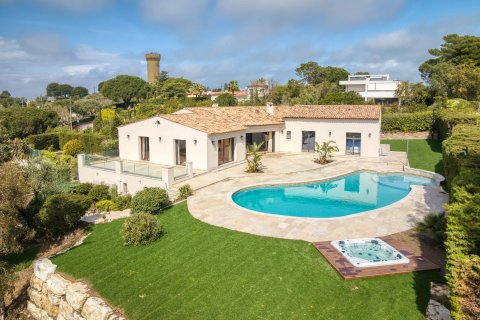 5 bedrooms Villa in Cannes, France No. 67333 4