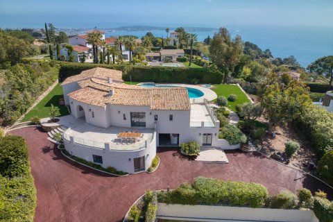 5 bedrooms Villa in Cannes, France No. 67333 2