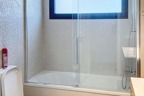 Квартира с 3 спальнями в Бадахос, Испания №92341 16