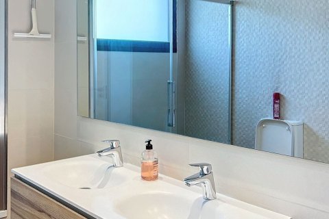 Квартира с 3 спальнями в Бадахос, Испания №92341 23