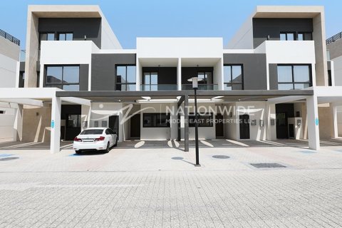 3 bedrooms Townhouse in Abu Dhabi, UAE No. 4678 1