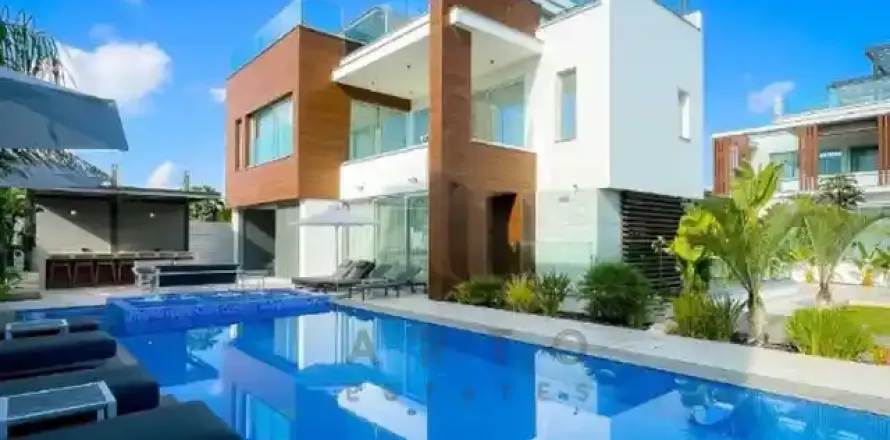 6 bedrooms Villa in Ayia Napa, Cyprus No. 29045