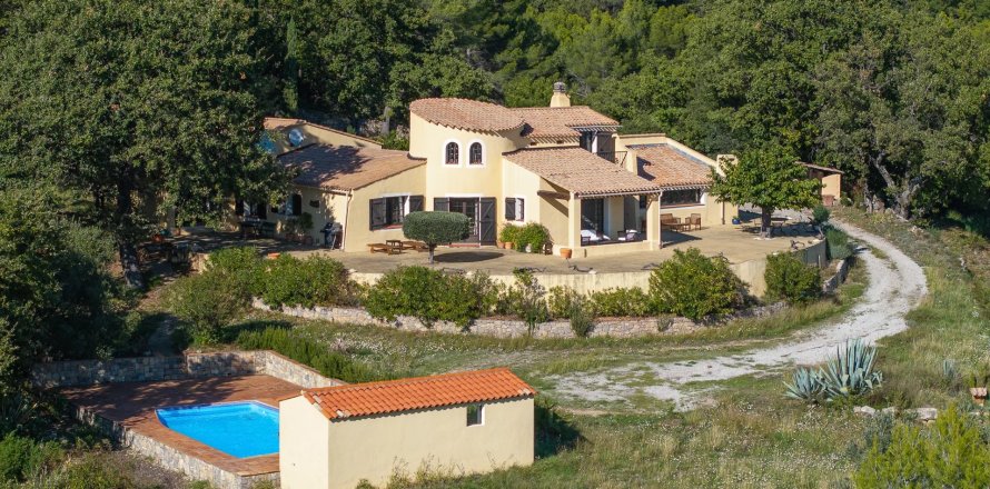 4 dormitorios Villa en Var, France No. 67943