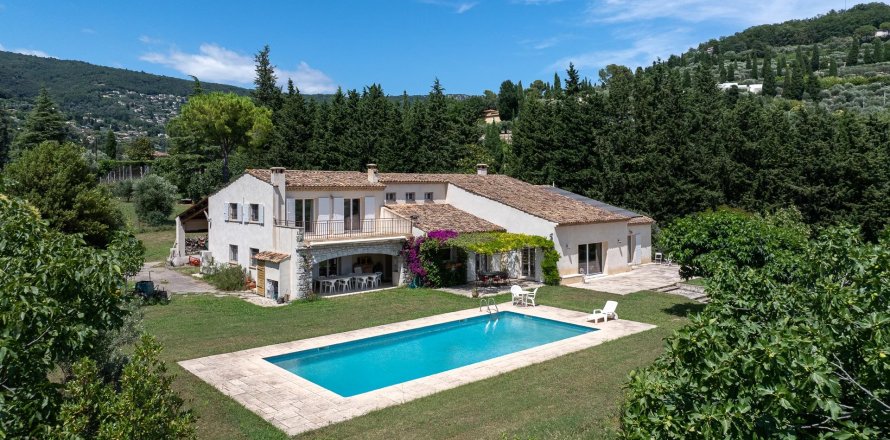 6 dormitorios Villa en Grasse, France No. 67933