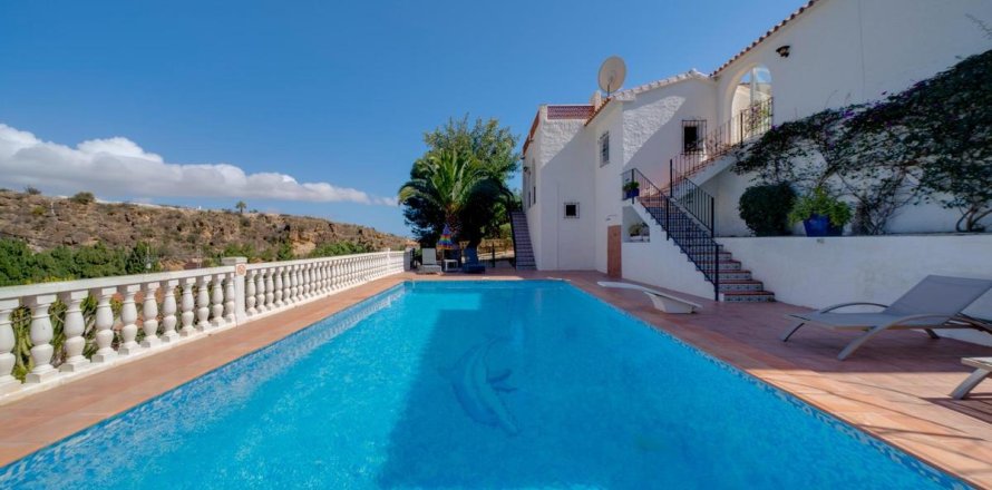 6 dormitorios Villa en Calpe, Spain No. 27602