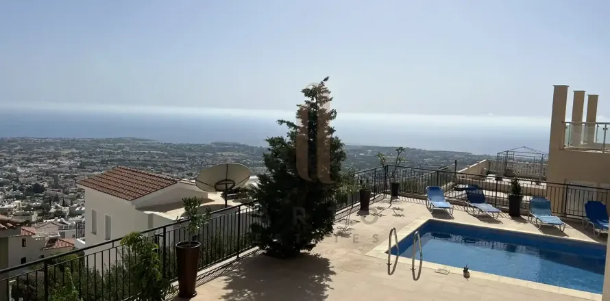 6 bedrooms Villa in Pegeia, Cyprus No. 63298