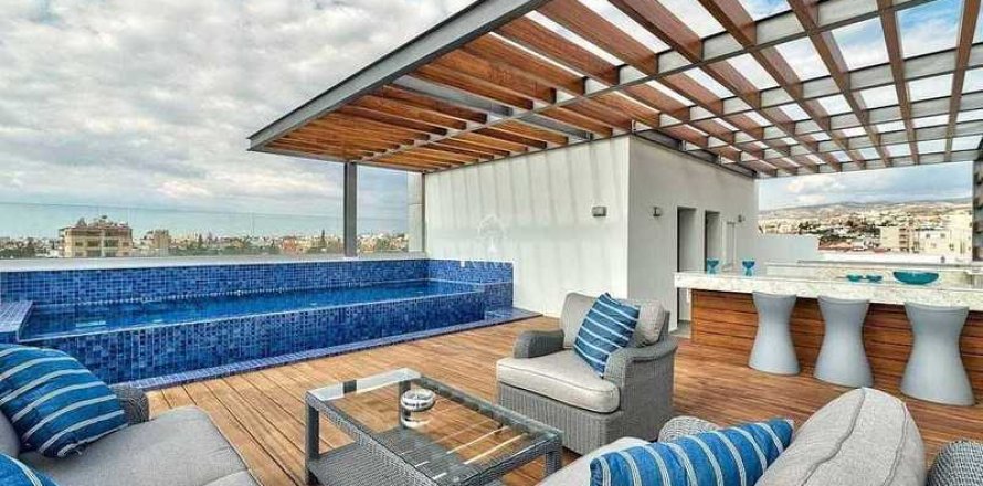 2 bedrooms Penthouse in Germasogeia, Cyprus No. 77571