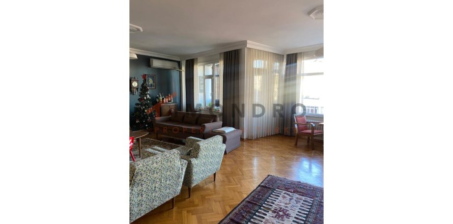 3+1 Apartment in Üsküdar, Turkey No. 16998