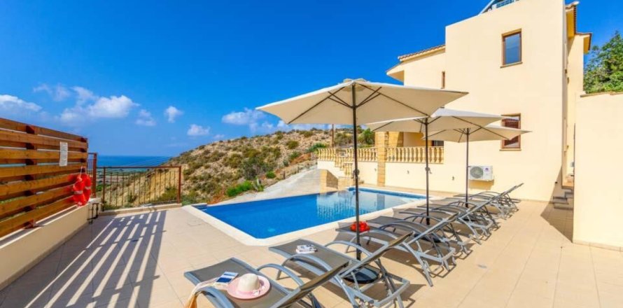 4 rooms Villa in Paphos, Cyprus No. 52041