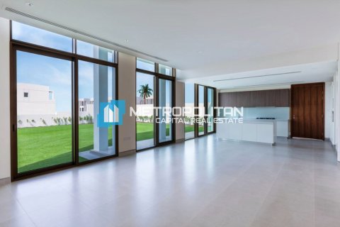 4 bedrooms Villa in Abu Dhabi, UAE No. 9280 4