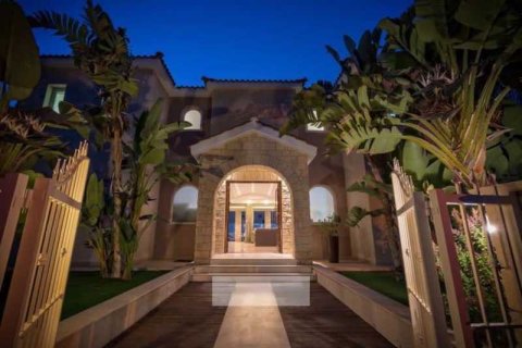 6 bedrooms Villa in Paphos, Cyprus No. 73183 1