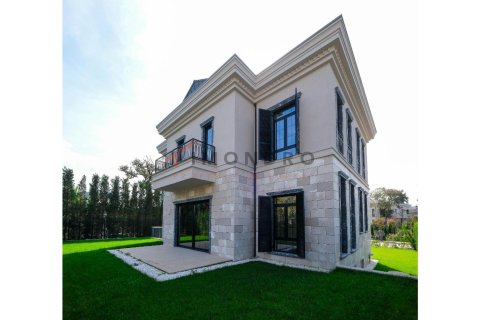 6+1 Villa en Cekmekoy, Turkey No. 21813 2