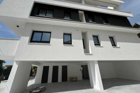 2 bedrooms Penthouse in Limassol, Cyprus No. 44954 2