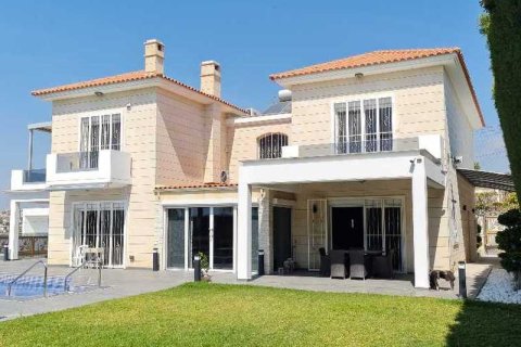 5 dormitorios Villa en Germasogeia, Cyprus No. 28759 1