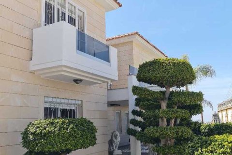 5 dormitorios Villa en Germasogeia, Cyprus No. 28759 4