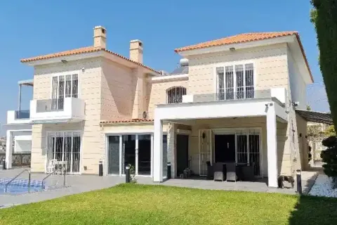 5 dormitorios Villa en Germasogeia, Cyprus No. 28759 1