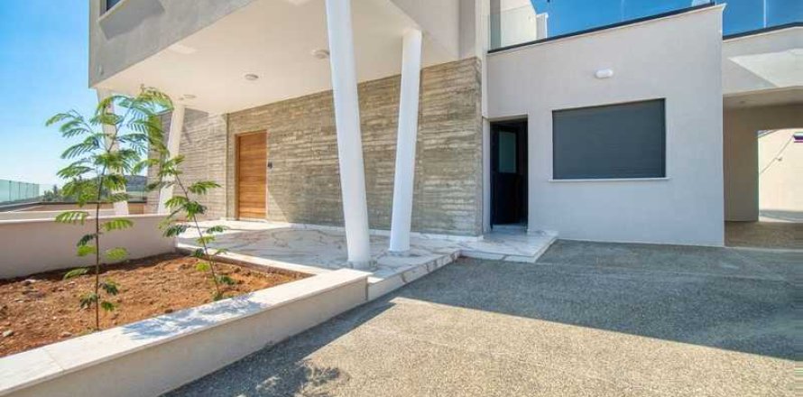 4 bedrooms Villa in Palodeia, Cyprus No. 66495