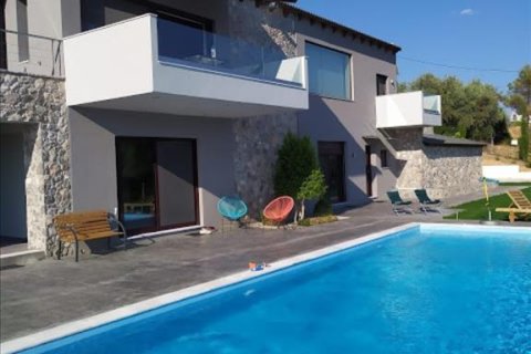 3 bedrooms Villa in Megara, Greece No. 57000 1