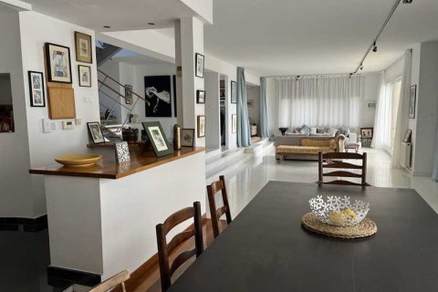 4 bedrooms Villa in Limassol, Cyprus No. 32109 4