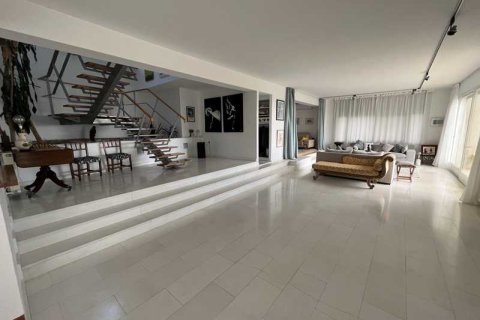 4 bedrooms Villa in Limassol, Cyprus No. 32109 6