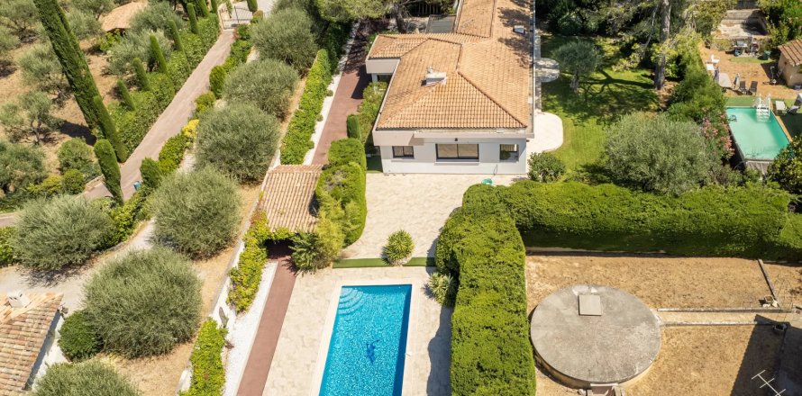 3 bedrooms Villa in Mougins, France No. 67206