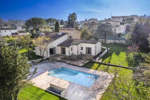 5 bedrooms Villa in Valbonne, France No. 67207 2