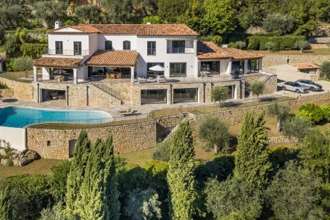 5 bedrooms Villa in Chateauneuf-Grasse, France No. 67208 1