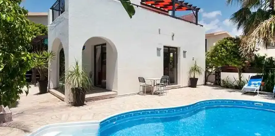 2 bedrooms Villa in Paphos, Cyprus No. 30424