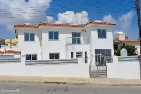 4 chambres House à Paralimni, Cyprus No. 30426 1